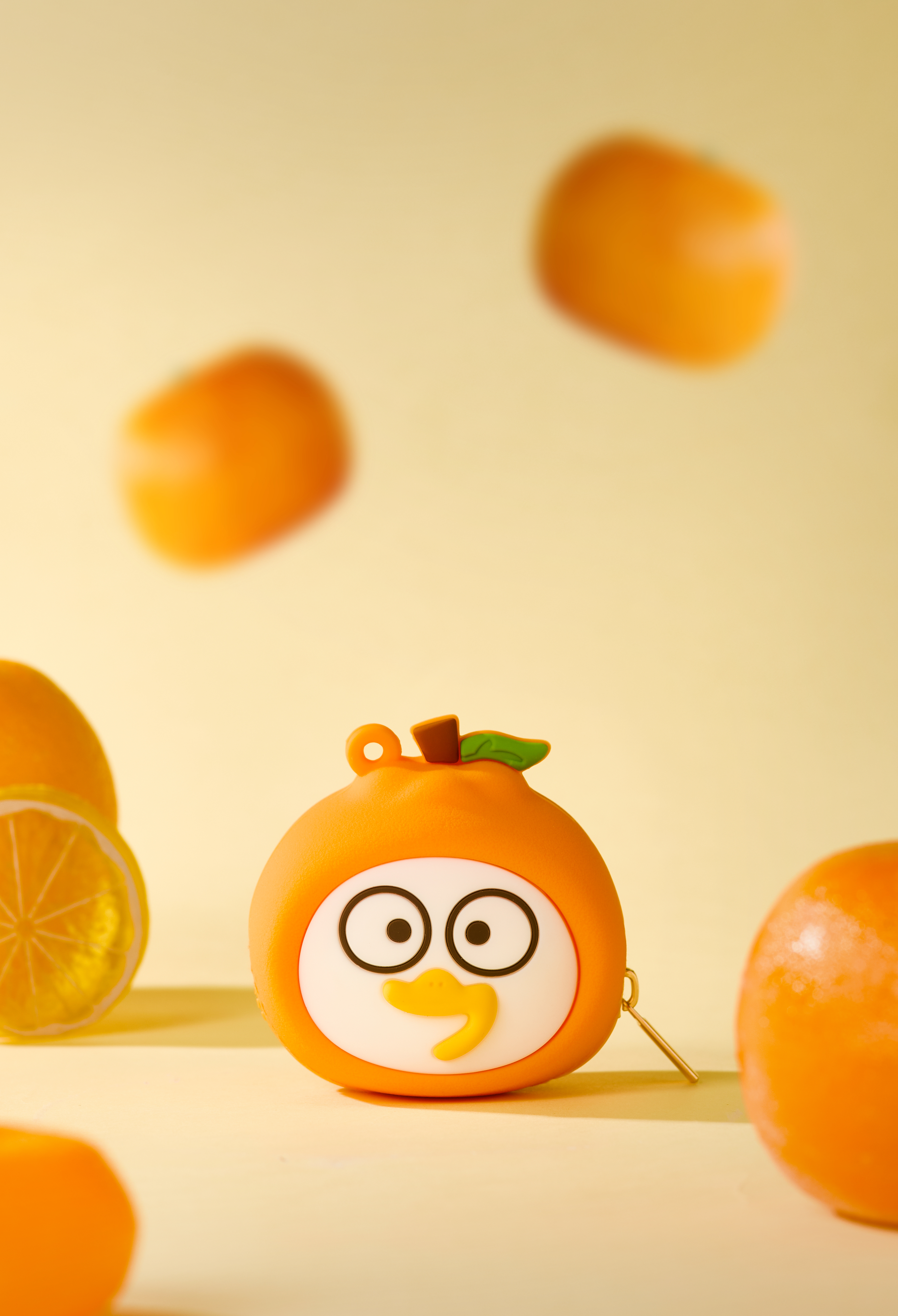  广告文案极具创意，赋予了玩具不同的算命意义，带给大家纯粹温暖的力量。童真趣味